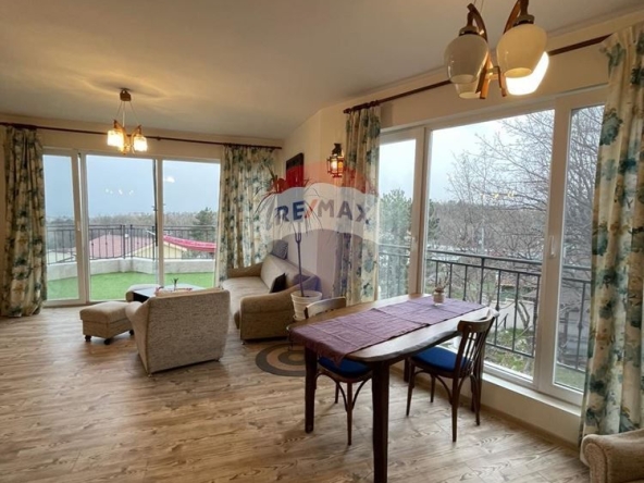 Дава се под наем Тристаен апартамент в к.к. Св.Св. Константин и Елена - 100 кв.м за 747.66 € - Снимка #1