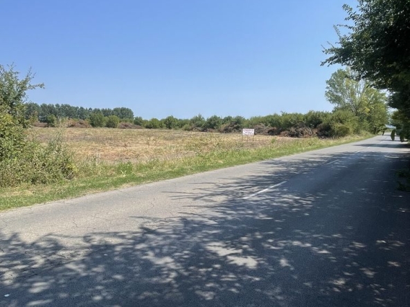 Парцел в Казанлък - 7900 кв.м за 7 €/кв.м - Снимка #1