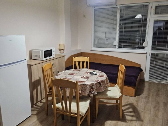 Дава се под наем Едностаен апартамент в Плевен, 9-ти квартал - 25 кв.м за 178.5 € - Снимка #1