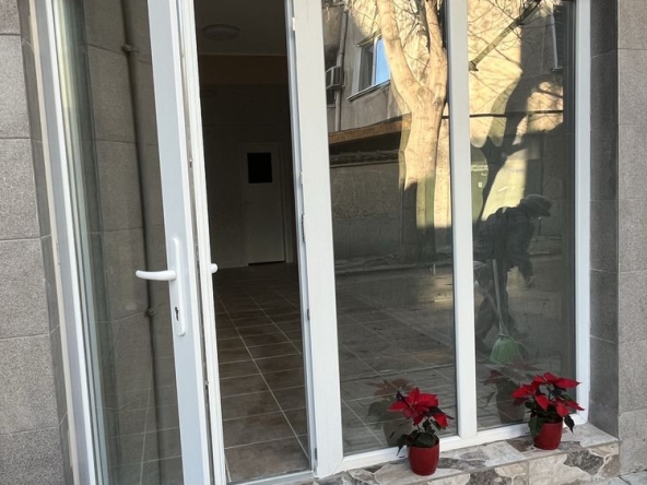 Дава се под наем Магазин в Пловдив, Гагарин - 22 кв.м за 398.82 € - Снимка #1