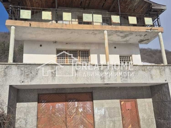 Къща в с. Лиляк, Област Търговище - 4000 кв.м за 19 €/кв.м - Снимка #1