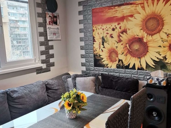 Дава се под наем Двустаен апартамент в Русе, Дружба 3 - 70 кв.м за 359.04 € - Снимка #1