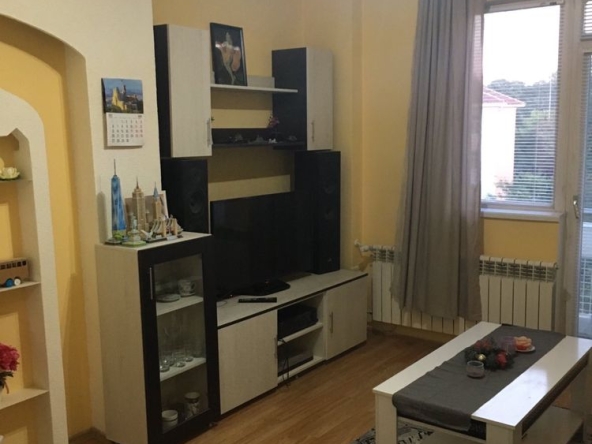 Дава се под наем Тристаен апартамент в София, Докторски паметник - 89 кв.м за 765 € - Снимка #1