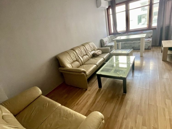 Тристаен апартамент в Бургас, Възраждане - 95 кв.м за 6 €/кв.м - Снимка #1
