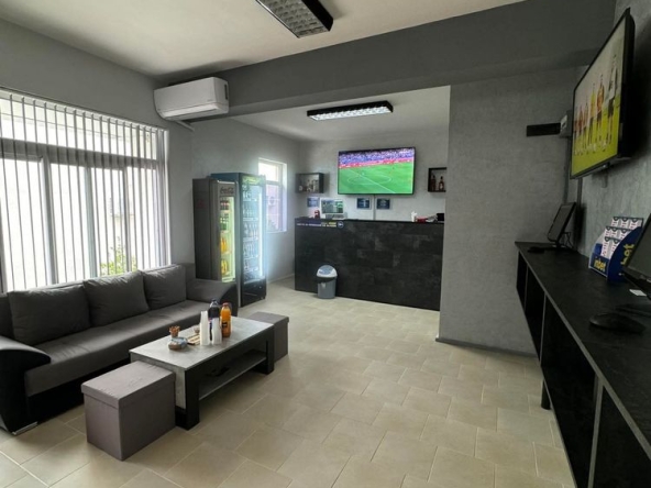 Заведение в Сливен, Сини камъни - 70 кв.м за 183 €/кв.м - Снимка #1