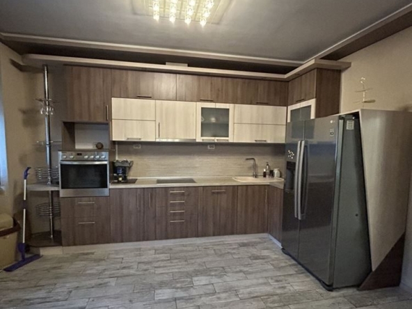 Четиристаен апартамент в София, Оборище - 100 кв.м за 2035 €/кв.м - Снимка #1