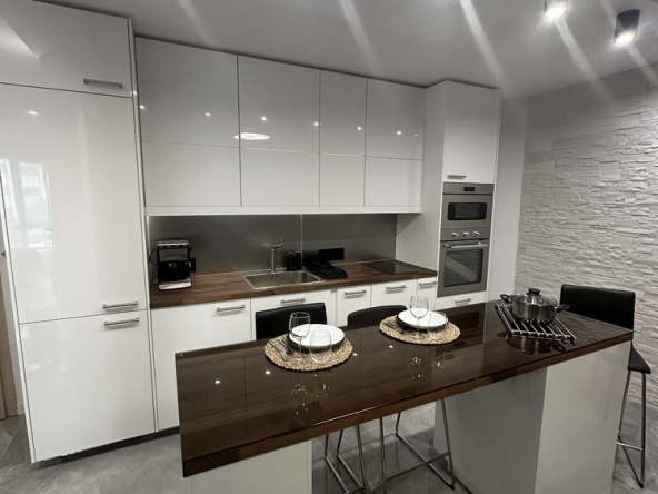 Дава се под наем Двустаен апартамент в Варна, м-т Боровец - юг - 61 кв.м за 600 € - Снимка #1