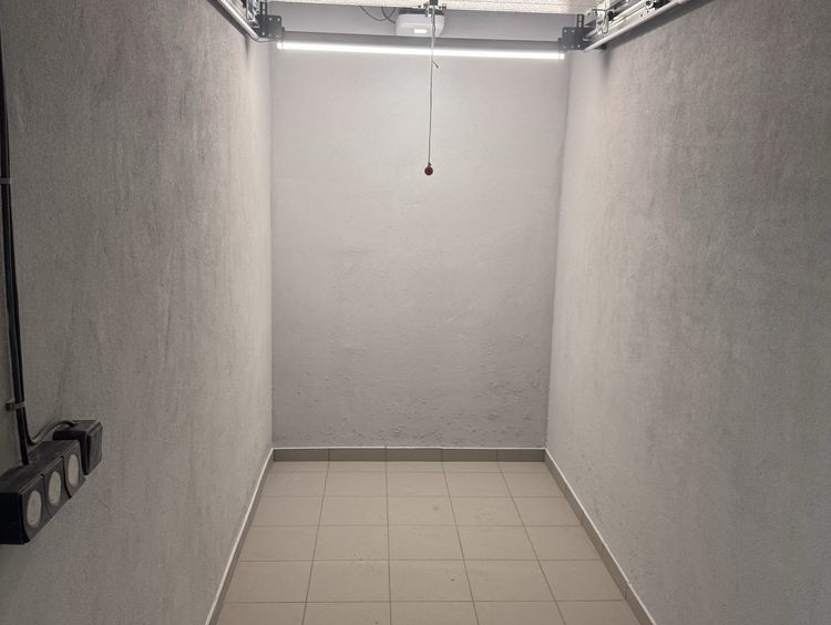 Дава се под наем Гараж / Паркомясто в София, Драгалевци - 5 кв.м за 84.66 € - Снимка #1