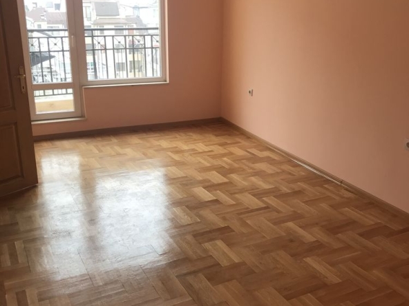 Дава се под наем Четиристаен апартамент в Варна, Лятно кино Тракия - 94 кв.м за 598.23 € - Снимка #1