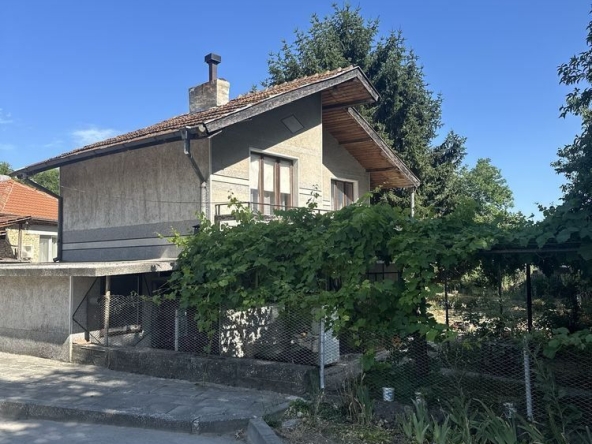 Къща в с. Константиново, Област Варна - 70 кв.м за 1042 €/кв.м - Снимка #1