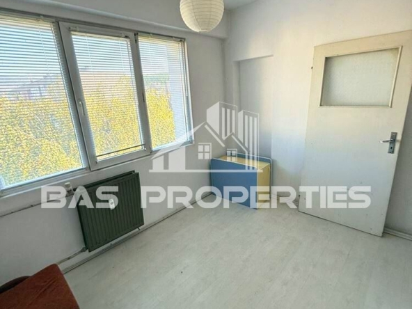 Двустаен апартамент в Перник, Изток - 65 кв.м за 1124 €/кв.м - Снимка #1