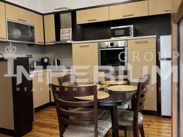 Дава се под наем Тристаен апартамент в Варна, Център - 88 кв.м за 648.21 € - Снимка #1