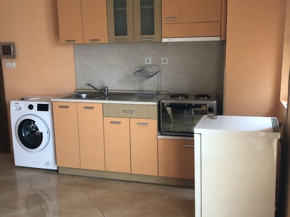 Дава се под наем Едностаен апартамент в Варна, Червен площад - 48 кв.м за 378.93 € - Снимка #1