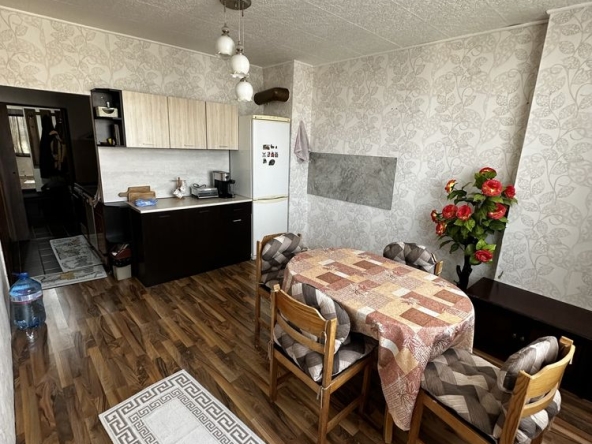 Тристаен апартамент в Самоков - 94 кв.м за 814 €/кв.м - Снимка #1