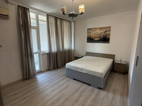 Дава се под наем Четиристаен апартамент в Казанлък - 120 кв.м за 334.05 € - Снимка #1