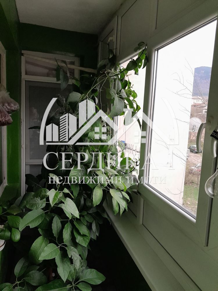 Тристаен апартамент в Дупница - 91 кв.м за 715 €/кв.м - Снимка #1