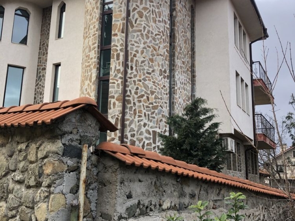 Къща в София, в.з. Драгалевци лифта - 700 кв.м за 1458 €/кв.м - Снимка #1