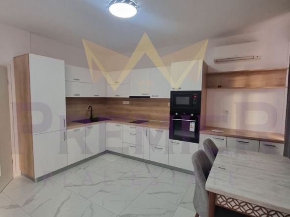 Дава се под наем Тристаен апартамент в Варна, Базар Левски - 80 кв.м за 714 € - Снимка #1