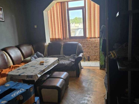 Тристаен апартамент в Търговище, Център - 60 кв.м за 1190 €/кв.м - Снимка #1