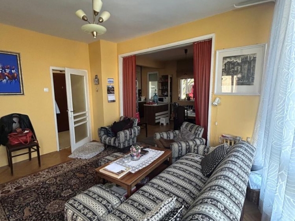 Тристаен апартамент в Плевен, Идеален център - 110 кв.м за 997 €/кв.м - Снимка #1