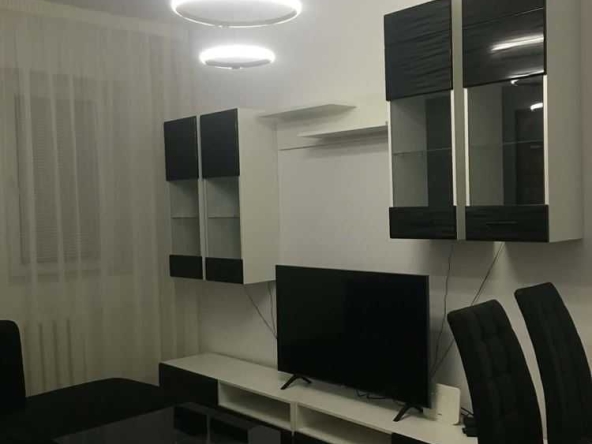 Дава се под наем Тристаен апартамент в София, Лозенец - 80 кв.м за 876.69 € - Снимка #1