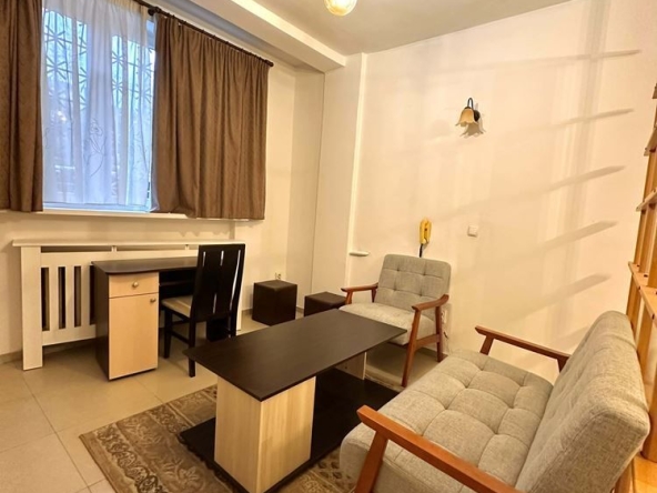 Дава се под наем Двустаен апартамент в София, Център - 50 кв.м за 597.21 € - Снимка #1