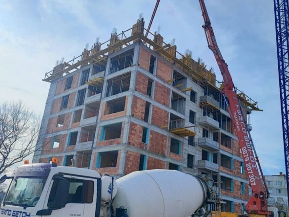 Тристаен апартамент в Варна, Кайсиева градина - 84 кв.м за 735 €/кв.м - Снимка #1