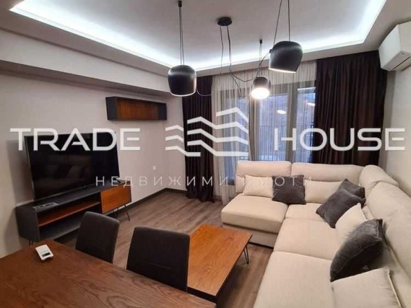 Дава се под наем Тристаен апартамент в Пловдив, Център - 120 кв.м за 800 € - Снимка #1