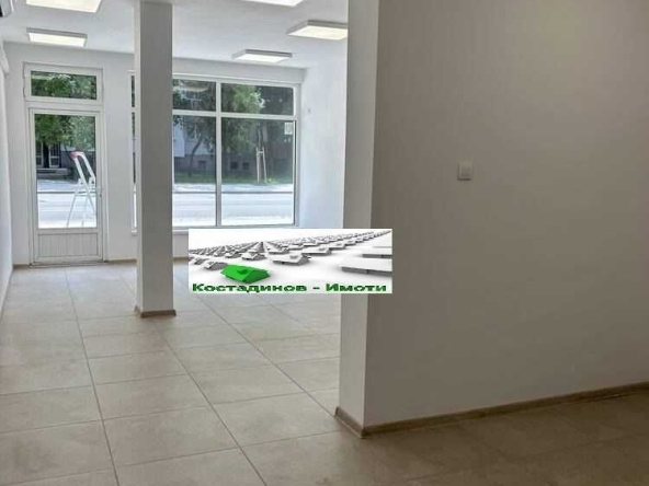 Дава се под наем Магазин в Пловдив, Кючук Париж - 60 кв.м за 548.25 € - Снимка #1