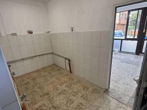 Дава се под наем Магазин в Бургас, Възраждане - 32 кв.м за 398.82 € - Снимка #1