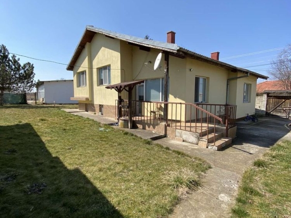 Къща в Попово - 459 кв.м за 206 €/кв.м - Снимка #1