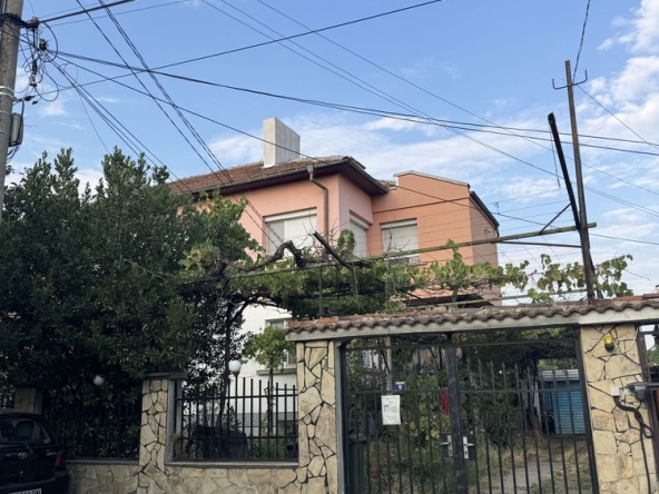 Етаж от къща в Казанлък - 140 кв.м за 725 €/кв.м - Снимка #1