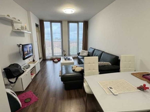 Дава се под наем Тристаен апартамент в Варна, Център - 100 кв.м за 997.05 € - Снимка #1