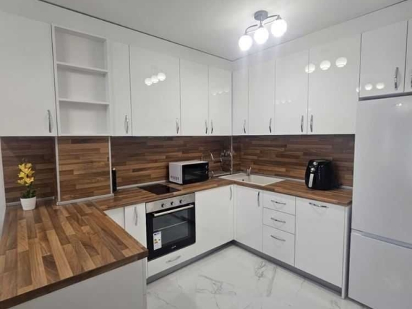 Дава се под наем Двустаен апартамент в Варна, Цветен квартал - 65 кв.м за 448.8 € - Снимка #1