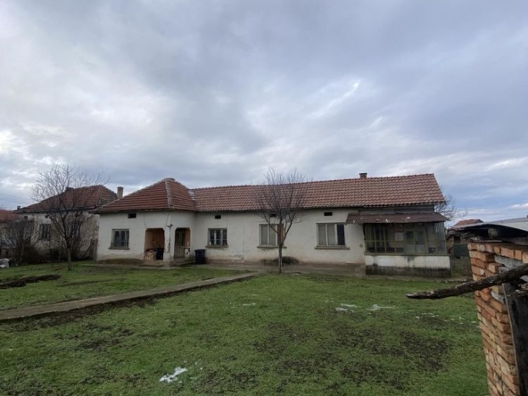 Къща в Кнежа - 2 кв.м за 4590 €/кв.м - Снимка #1