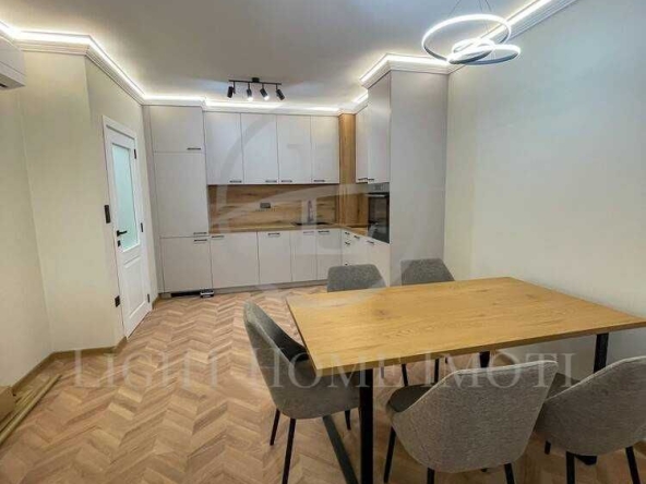 Двустаен апартамент в Пловдив, Южен - 74 кв.м за 1000 €/кв.м - Снимка #1