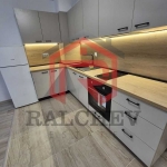 Дава се под наем Двустаен апартамент в Варна, Център - 75 кв.м за 612 € - Снимка #1