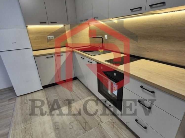 Дава се под наем Двустаен апартамент в Варна, Център - 75 кв.м за 612 € - Снимка #1