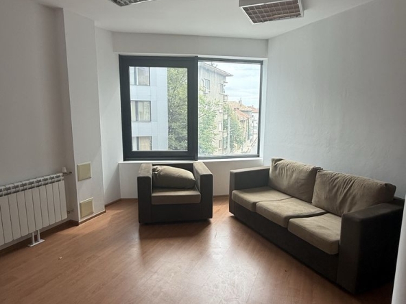 Дава се под наем Офис в Казанлък - 30 кв.м за 204 € - Снимка #1