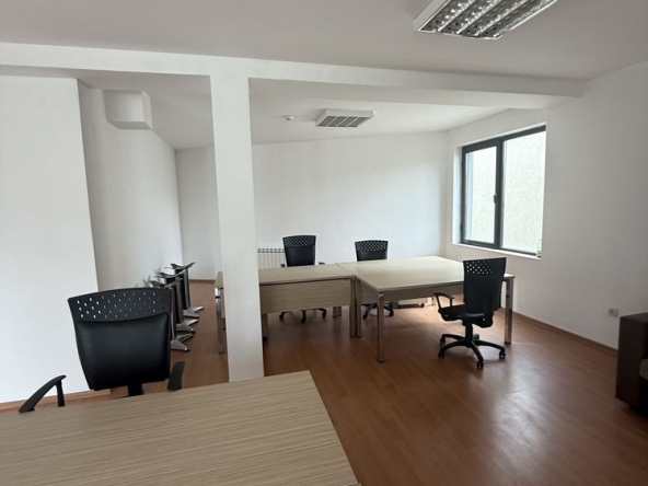 Дава се под наем Офис в Казанлък - 67 кв.м за 306 € - Снимка #1