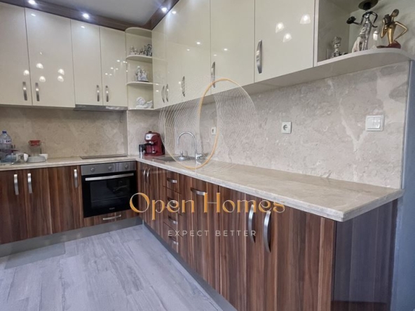 Тристаен апартамент в Пловдив, Младежки Хълм - 101 кв.м за 1981 €/кв.м - Снимка #1