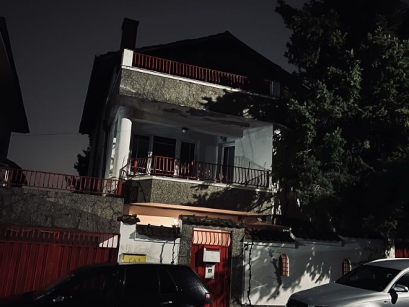 Дава се под наем Къща в Плевен, Дружба 1 - 400 кв.м за 149.43 € - Снимка #1