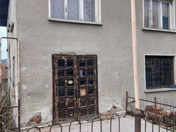 Етаж от къща в Перник, Център - 88 кв.м за 386 €/кв.м - Снимка #1