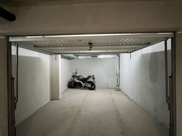 Дава се под наем Гараж / Паркомясто в София, Гео Милев - 23 кв.м за 49.47 € - Снимка #1