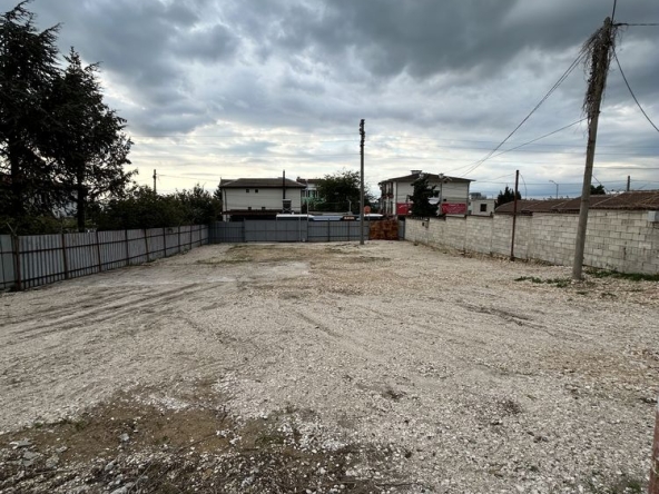 Дава се под наем Гараж / Паркомясто в Варна, Спортна зала - 10 кв.м за 49.47 € - Снимка #1