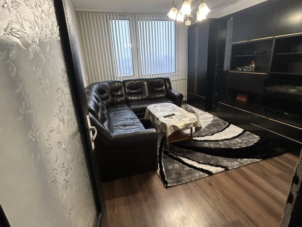 Дава се под наем Тристаен апартамент в Враца, Център - 74 кв.м за 298.86 € - Снимка #1