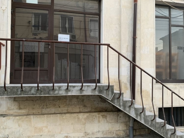 Дава се под наем Офис в Свиленград - 25 кв.м за 178.5 € - Снимка #1