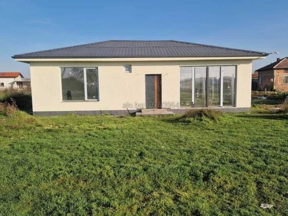 Къща в с. Стряма, Област Пловдив - 100 кв.м за 842 €/кв.м - Снимка #1