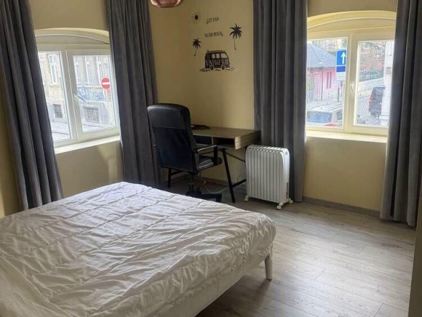 Дава се под наем Тристаен апартамент в София, Център - 90 кв.м за 747.66 € - Снимка #1