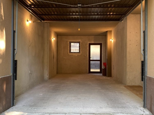 Дава се под наем Гараж / Паркомясто в Пловдив, Каменица 1 - 28 кв.м за 184.11 € - Снимка #1